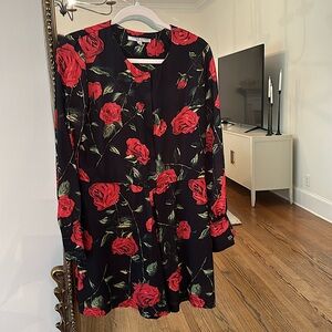 Alexia Admor size M long sleeve romper in red rose 🌹 print on black